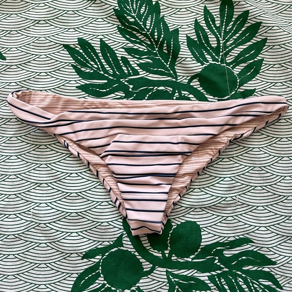 ❌ s o l d ❌ Acacia swimwear Waikoloa bottoms size s, cape cod